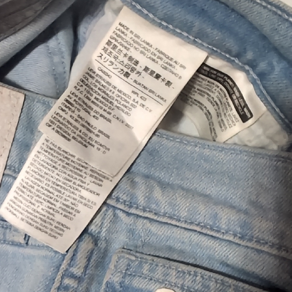 Levi's Light Blue Skinny Jeans with Heart Details - Picture 4 of 5